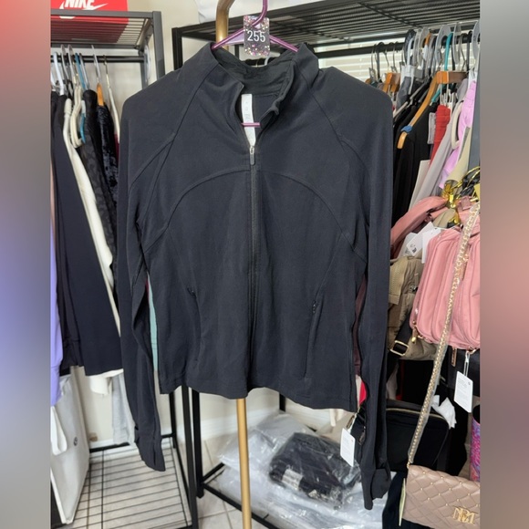 255. Lululemon Nulu Cropped Define Jacket in Black - Picture 1 of 6